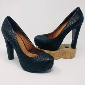 Pour La Victoire Leather Snake Patterned Platform Irina II black no box size 9